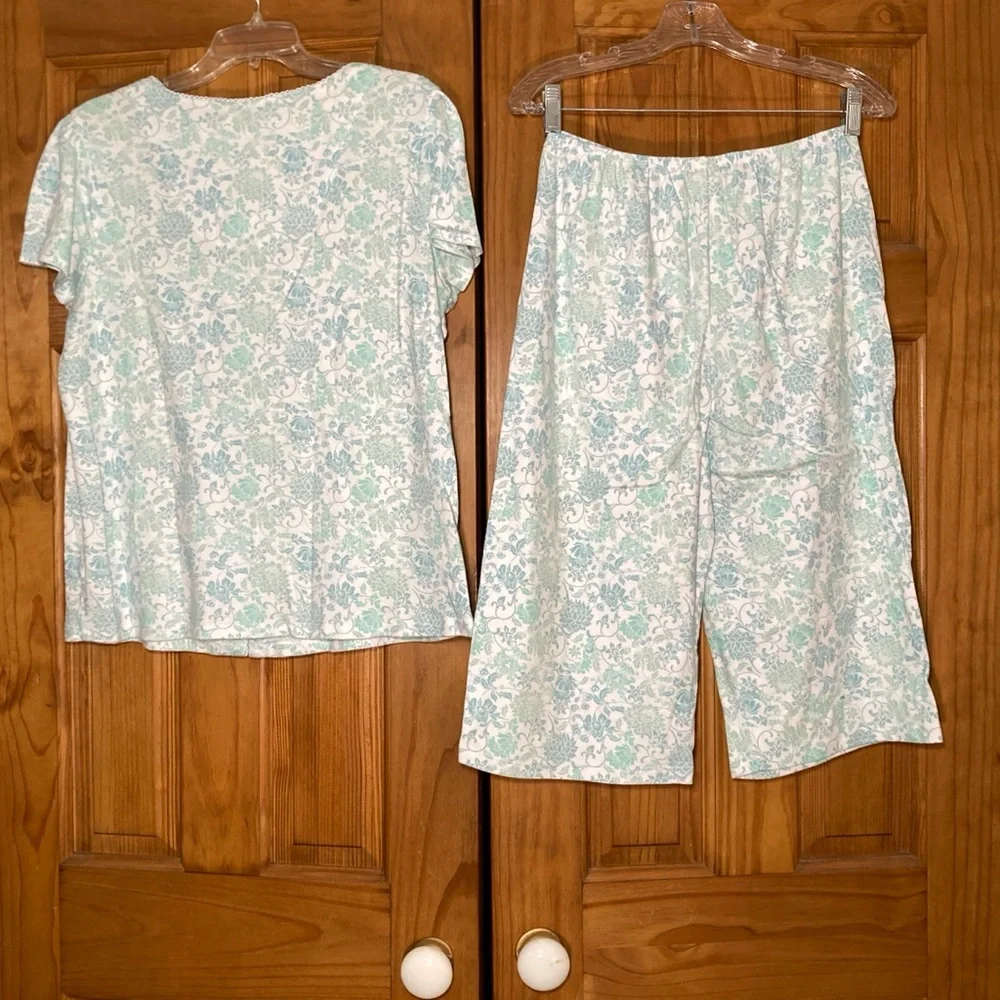 NWOT Vintage Karen Neuburger Pajama Top and Capri Set Size L